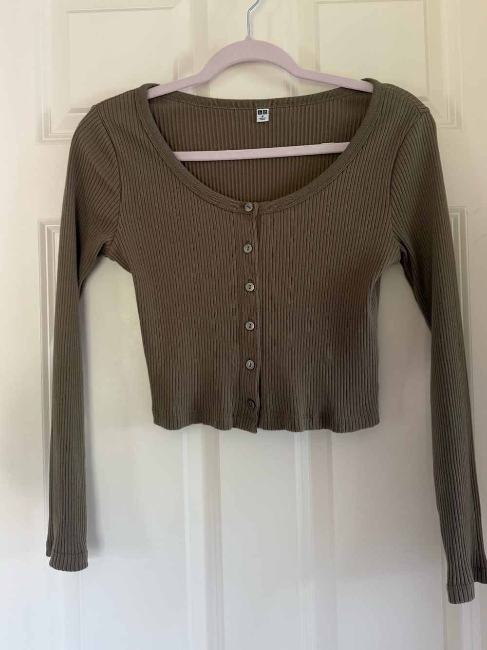 Uniqlo Olive Ribbed Button-Front Long Sleeve Cropped Tee